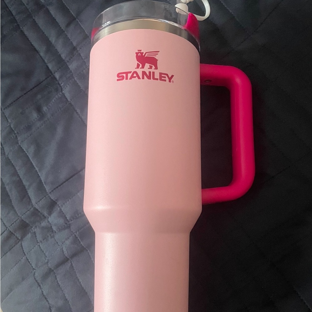 Pink Stanley 40z - Authentic used once I used it with water no longer need it 😊